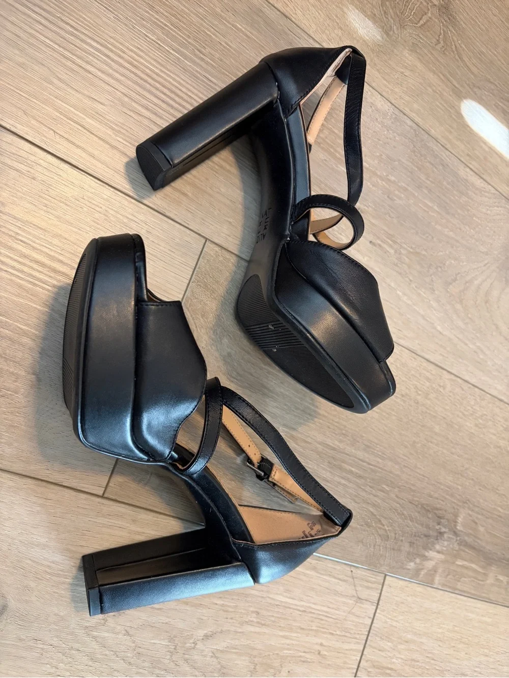 Naturalizer Mallory Black Strappy Platform Heel Sandal Size 7W